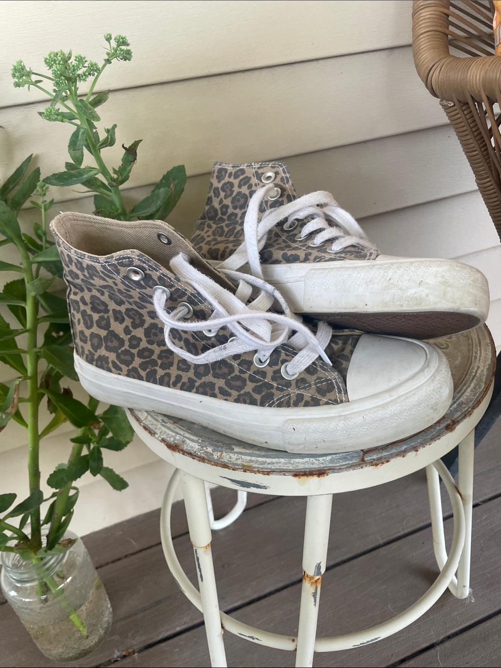 Leopard Print High-Top Sneakers, size 8